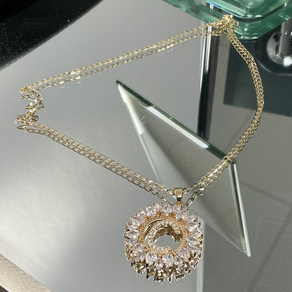 Elegant Gold Necklace with Crystal Accents